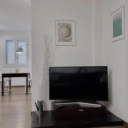 Luxury Design Di Clickaffitti شقة كاتوليكا